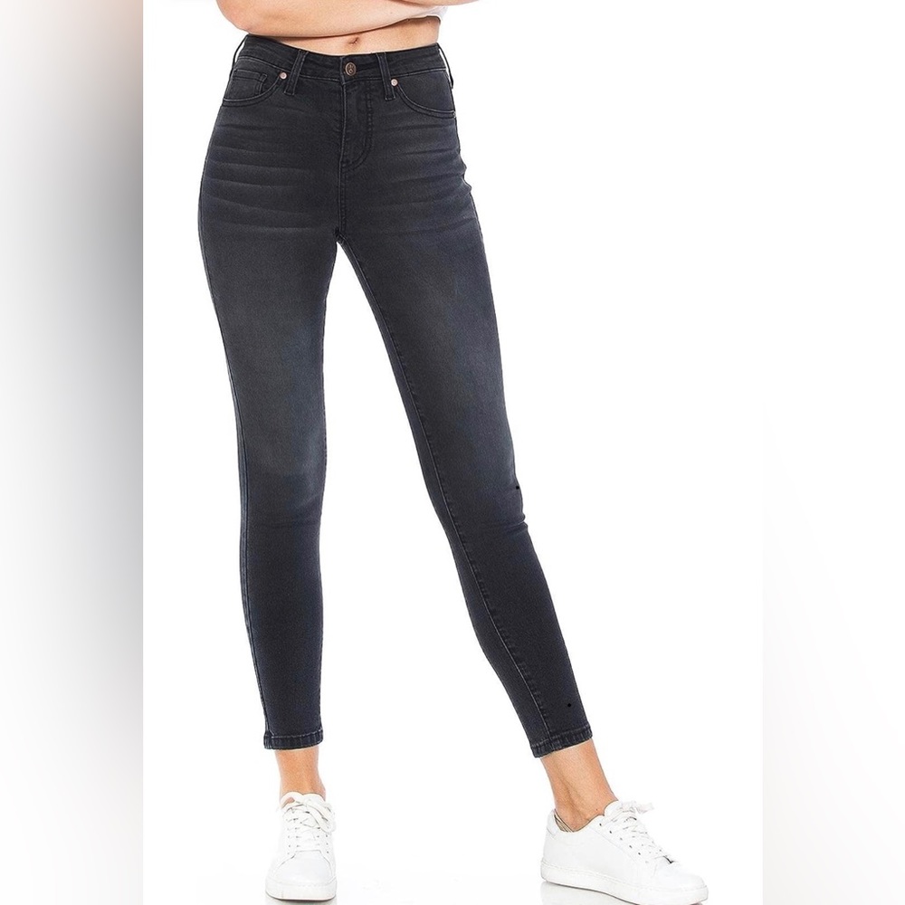 NWT - Junior's Premium Stretchy Skinny Jean - Coal Black